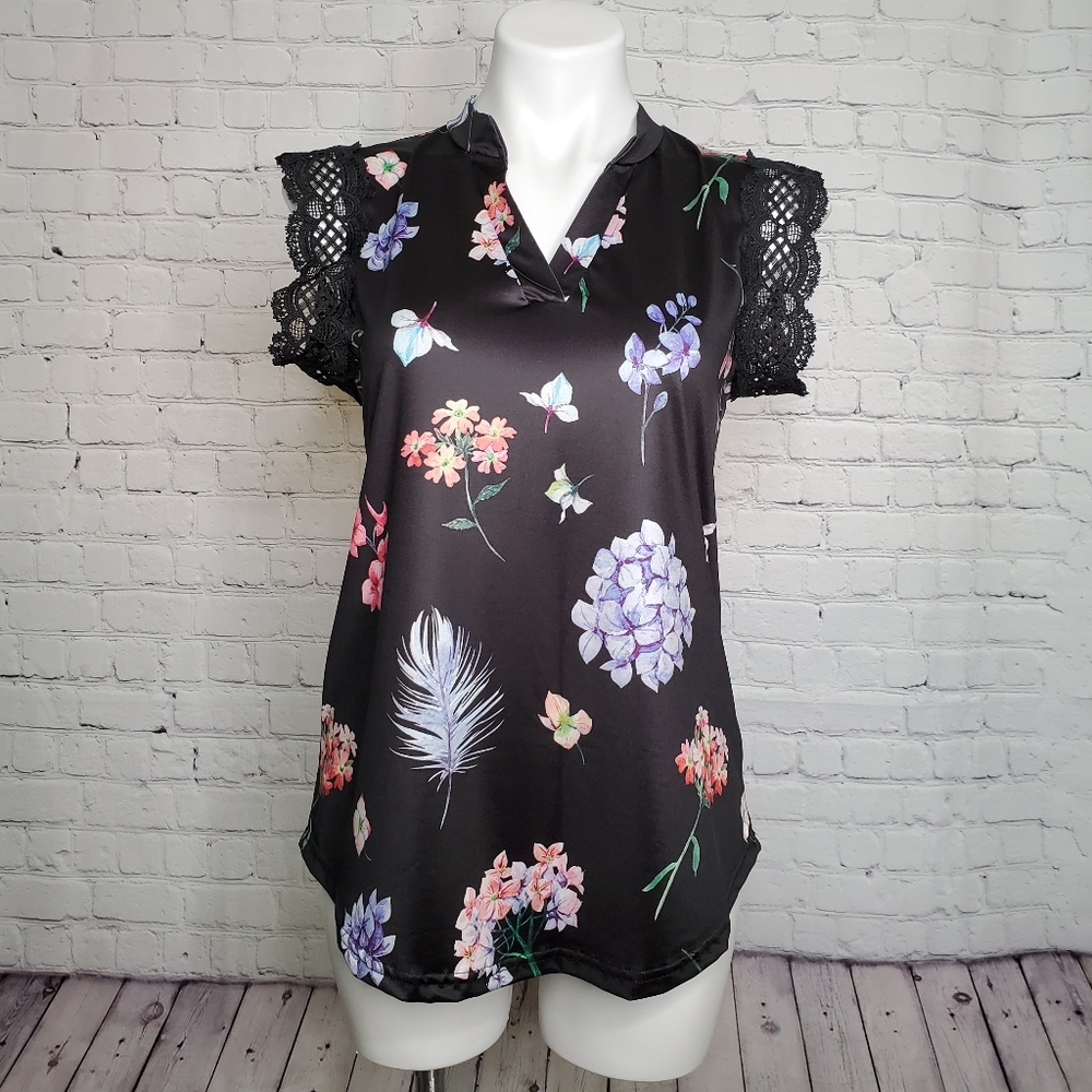 Love U Dear Floral and Feather Top with Lace Trim Size S